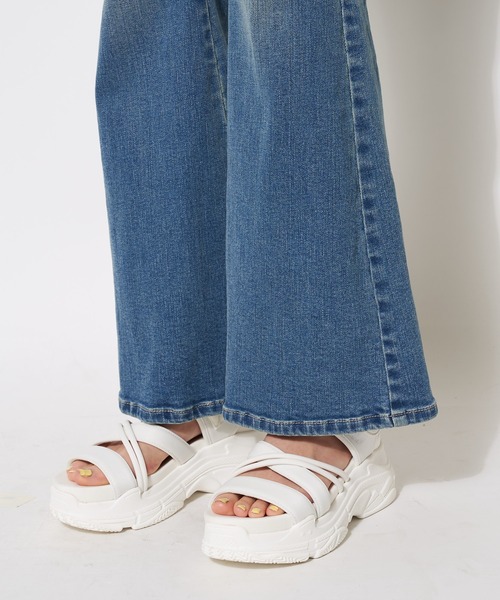 SPIRALGIRL（スパイラルガール）の「ローライズフレアデニム（デニムパンツ・レディース・ライトブルー/サックスブルー・SMALL/MEDIUM）」の12枚目の写真
