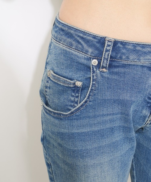 SPIRALGIRL（スパイラルガール）の「ローライズフレアデニム（デニムパンツ・レディース・ライトブルー/サックスブルー・SMALL/MEDIUM）」の7枚目の写真