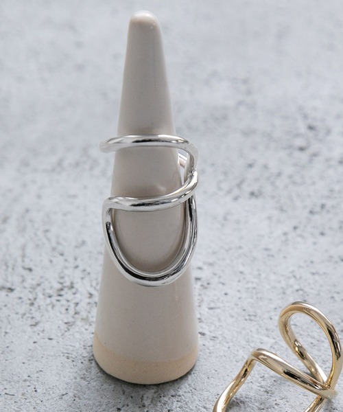 A part by(アパートバイ)の「リボンリング 280487(リング・レディース・シルバー/ゴールド・FREE)」の2枚目の写真