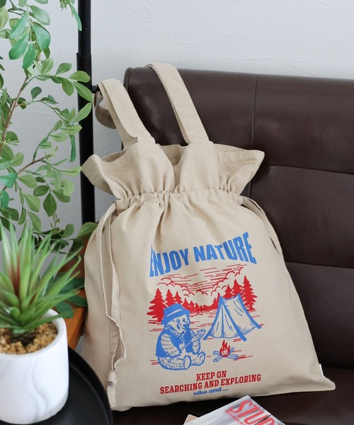 niko and...(ニコアンド)の「オリジナル巾着トートバッグ(トートバッグ・レディース・ベージュ/カーキ/ナチュラル/チャコール/ブルー/ライトブラウン/ピンク/イエロー/スカイブルー・0)」の3枚目の写真