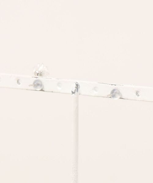 Samantha Tiara(サマンサティアラ)の「ZOZO限定 マーガレットピアス(ピアス(両耳用)・レディース・シルバー・FREE)」の2枚目の写真