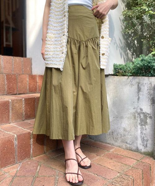 VERMEIL par iena(ヴェルメイユパーイエナ)の「綿ナイロンダンプギャザースカート(スカート・レディース・ブラック/カーキ・36/38/40)」の18枚目の写真
