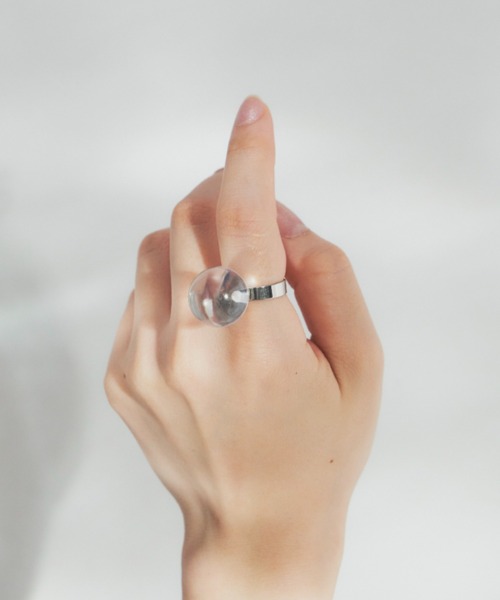 VANNIE U(ヴァニーユー)の「sphere ring(リング・レディース・シルバー/ゴールド/クリア・FREE)」の4枚目の写真