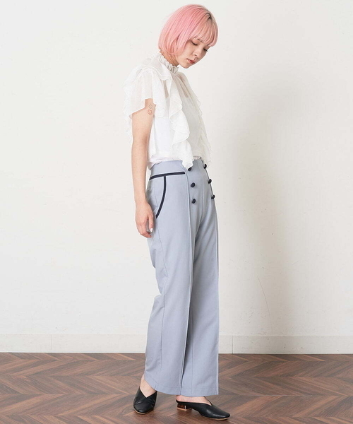 A de a.v.v(アードアー・ヴェ・ヴェ)の「バイカラーパイピングパンツ(その他パンツ・レディース・ライトブルー/ベージュ/ブラック・36/38)」の16枚目の写真