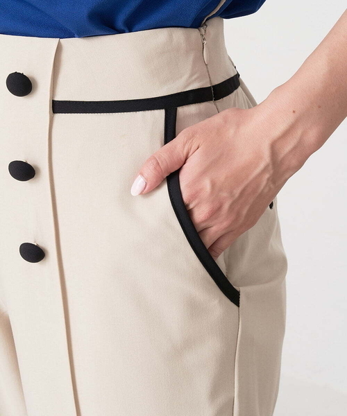 A de a.v.v(アードアー・ヴェ・ヴェ)の「バイカラーパイピングパンツ(その他パンツ・レディース・ライトブルー/ベージュ/ブラック・36/38)」の18枚目の写真