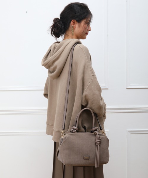 Ungrid(アングリッド)の「【Ungrid/アングリッド】ツイストタッセル コーデュロイ ボストンバッグ(ボストンバッグ・レディース・ブラック/カーキ/グレイッシュベージュ/ブラウン/ベージュ・FREE)」の15枚目の写真