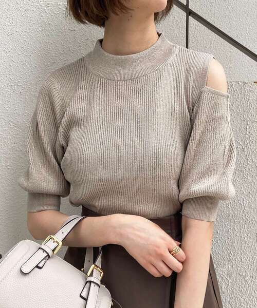 MAJESTIC LEGON（マジェスティックレゴン）の「キラキラアシメ肩あきニット（ニット/セーター・レディース・アイボリー/ベージュ/ブラウン/ブルー・MEDIUM）」の12枚目の写真