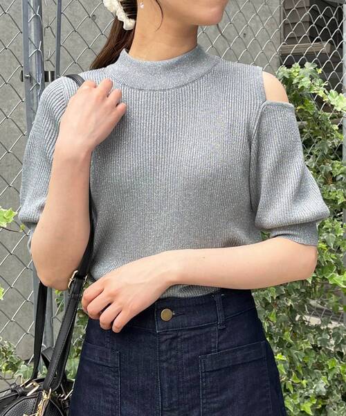 MAJESTIC LEGON（マジェスティックレゴン）の「キラキラアシメ肩あきニット（ニット/セーター・レディース・アイボリー/ベージュ/ブラウン/ブルー・MEDIUM）」の19枚目の写真