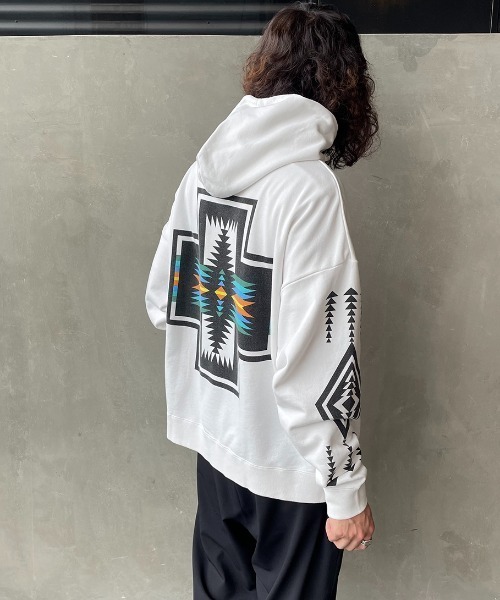 PENDLETON（ペンドルトン）の「[PENDLETON/ペンドルトン] 別注 ネイティブ柄 バックプリントスウェットパーカー（パーカー・レディース・ホワイト/ブラック・S/M/L/XL）」の20枚目の写真