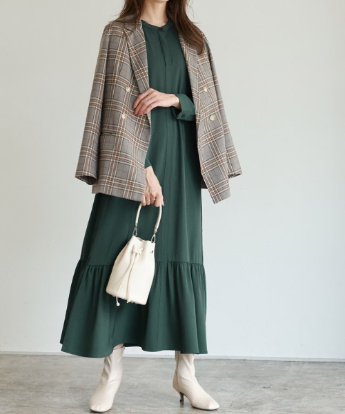 Pierrot（ピエロ）の「バンドカラー裾切り替えワンピース（ワンピース・レディース・ブラック/ブラウン/アイボリー/グリーン系その他/ブルー系その他・M/L/PM）」の4枚目の写真