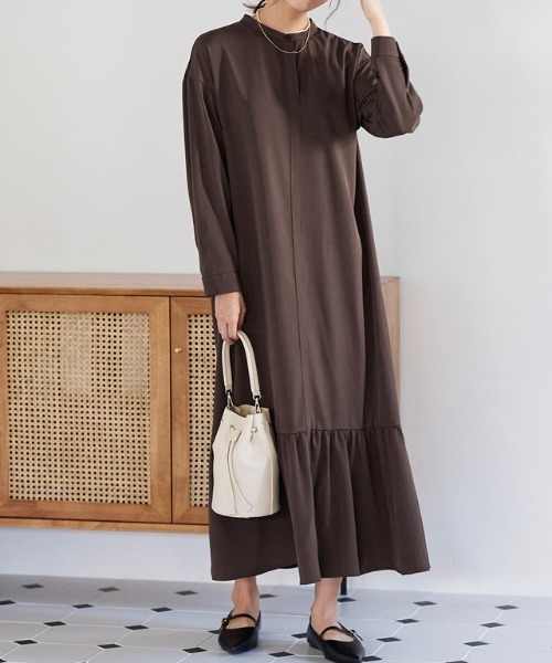 Pierrot（ピエロ）の「バンドカラー裾切り替えワンピース（ワンピース・レディース・ブラック/ブラウン/アイボリー/グリーン系その他/ブルー系その他・M/L/PM）」の9枚目の写真