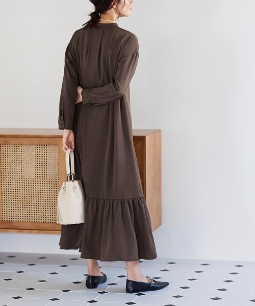 Pierrot（ピエロ）の「バンドカラー裾切り替えワンピース（ワンピース・レディース・ブラック/ブラウン/アイボリー/グリーン系その他/ブルー系その他・M/L/PM）」の18枚目の写真