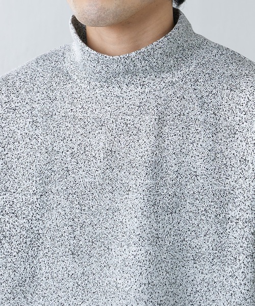 Lui's（ルイス）の「総柄ハイネックタートルカットソー（Tシャツ