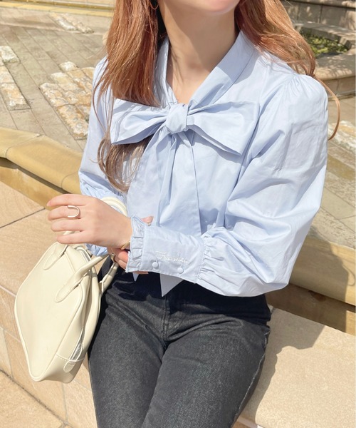 apres jour(アプレジュール)の「刺繍ボウタイブラウス【ZOZOTOWN限定アイテム】(シャツ/ブラウス・レディース・ブラック/オフホワイト/サックスブルー/ライトピンク・X-LARGE/フリー)」の4枚目の写真