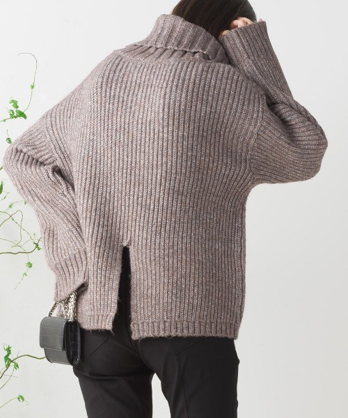 FURRY（ファーリー）の「ロービングタートルネックトップス（ニット/セーター・レディース・ベージュ/ブラウン/アイボリー・FREE）」の13枚目の写真