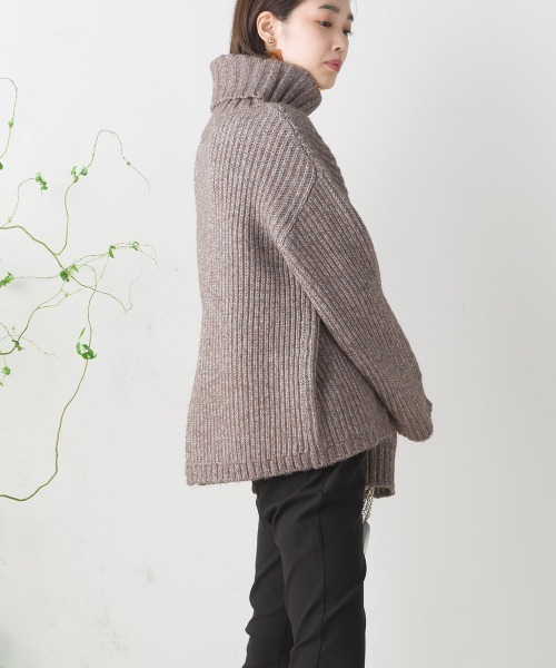 FURRY（ファーリー）の「ロービングタートルネックトップス（ニット/セーター・レディース・ベージュ/ブラウン/アイボリー・FREE）」の14枚目の写真