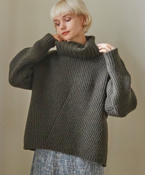 FURRY（ファーリー）の「ロービングタートルネックトップス（ニット/セーター・レディース・ベージュ/ブラウン/アイボリー・FREE）」の17枚目の写真