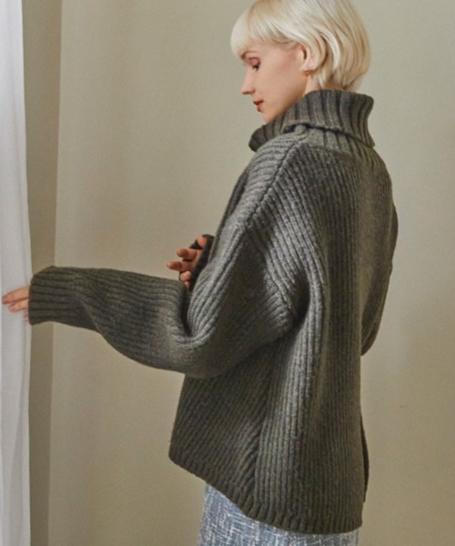 FURRY（ファーリー）の「ロービングタートルネックトップス（ニット/セーター・レディース・ベージュ/ブラウン/アイボリー・FREE）」の18枚目の写真