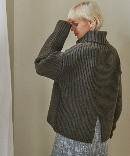 FURRY（ファーリー）の「ロービングタートルネックトップス（ニット/セーター・レディース・ベージュ/ブラウン/アイボリー・FREE）」の19枚目の写真