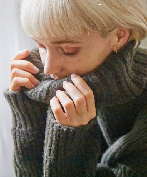 FURRY（ファーリー）の「ロービングタートルネックトップス（ニット/セーター・レディース・ベージュ/ブラウン/アイボリー・FREE）」の20枚目の写真