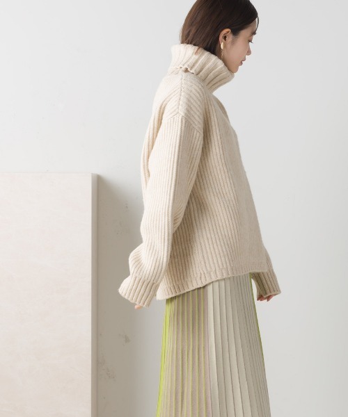 FURRY（ファーリー）の「ロービングタートルネックトップス（ニット/セーター・レディース・ベージュ/ブラウン/アイボリー・FREE）」の8枚目の写真