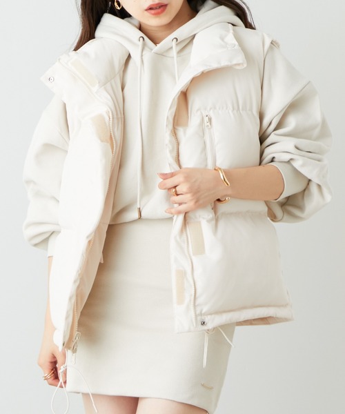 Chico（チコ）の「リバーシブルミドル中綿ベスト（ベスト・レディース・ブラック/ベージュ/アイボリー・FREE）」の2枚目の写真