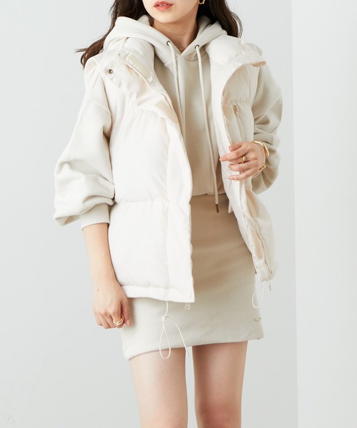 Chico（チコ）の「リバーシブルミドル中綿ベスト（ベスト・レディース・ブラック/ベージュ/アイボリー・FREE）」の4枚目の写真