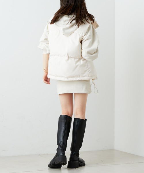 Chico（チコ）の「リバーシブルミドル中綿ベスト（ベスト・レディース・ブラック/ベージュ/アイボリー・FREE）」の9枚目の写真