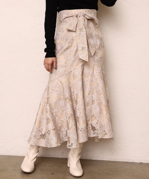one after another NICE CLAUP（ワンアフターアナザーナイスクラップ）の「上品で華やかな印象。ラッフルマーメイドスカート（スカート・レディース・ブラック/ライトベージュ/グレー系その他/ベージュ系その他・SMALL/MEDIUM）」の4枚目の写真