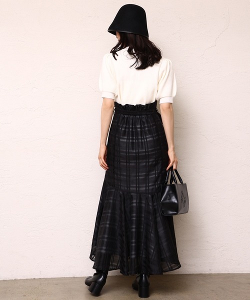 one after another NICE CLAUP（ワンアフターアナザーナイスクラップ）の「上品で華やかな印象。ラッフルマーメイドスカート（スカート・レディース・ブラック/ライトベージュ/グレー系その他/ベージュ系その他・SMALL/MEDIUM）」の6枚目の写真