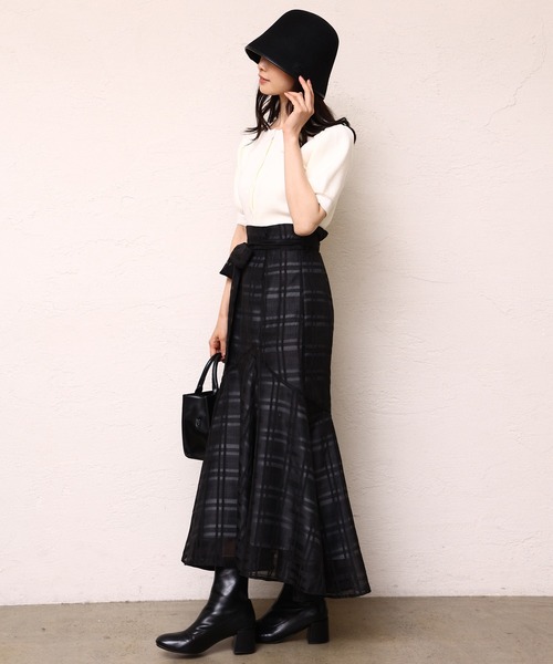 one after another NICE CLAUP（ワンアフターアナザーナイスクラップ）の「上品で華やかな印象。ラッフルマーメイドスカート（スカート・レディース・ブラック/ライトベージュ/グレー系その他/ベージュ系その他・SMALL/MEDIUM）」の7枚目の写真