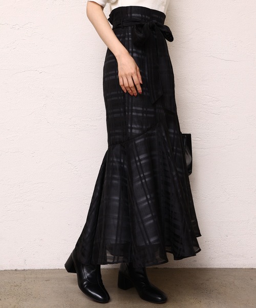 one after another NICE CLAUP（ワンアフターアナザーナイスクラップ）の「上品で華やかな印象。ラッフルマーメイドスカート（スカート・レディース・ブラック/ライトベージュ/グレー系その他/ベージュ系その他・SMALL/MEDIUM）」の8枚目の写真