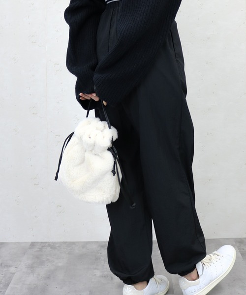 Per sist ence（パーシエンス）の「フェイクファー 巾着２WAYミニショルダーバッグ（ショルダーバッグ・レディース・レオパード/アイボリー/モカ/チャコールグレー/グレー/セージグリーン/スモークピンク/ブラウン系/ベージュ/ブラウン/ベージュ系・FREE）」の19枚目の写真