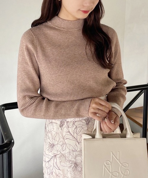 one after another NICE CLAUP（ワンアフターアナザーナイスクラップ）の「前後2WAYで着まわせる。胸あきデザインニット（ニット/セーター・レディース・ベージュ/パープル/ブラック/アイボリー・FREE）」の11枚目の写真