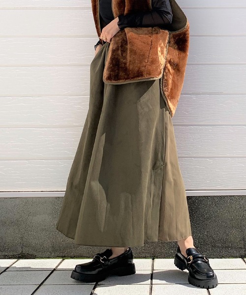 Q（キュー）の「スエードタッチマキシスカート（スカート・レディース・チャコールグレー/カーキ・MEDIUM）」の2枚目の写真