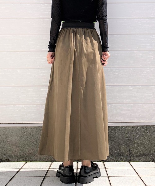 Q（キュー）の「スエードタッチマキシスカート（スカート・レディース・チャコールグレー/カーキ・MEDIUM）」の5枚目の写真