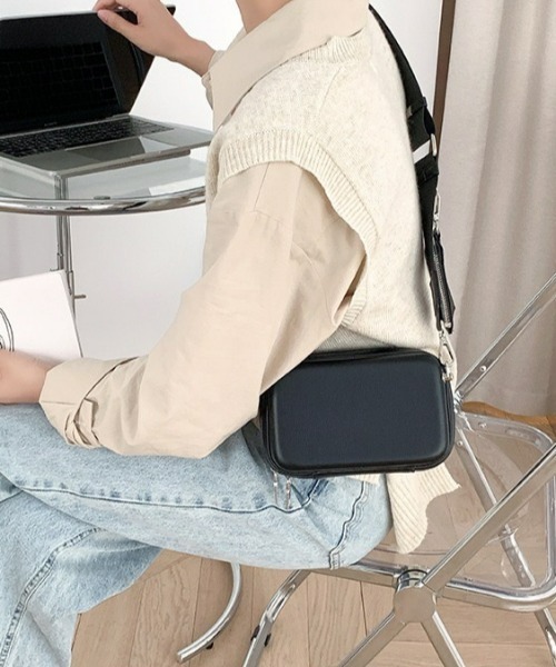 B.R.U（ブル）の「【男女兼用】コインケース付きハードケースバッグ（ショルダーバッグ・メンズ・ホワイト/ブラック・FREE）」の12枚目の写真