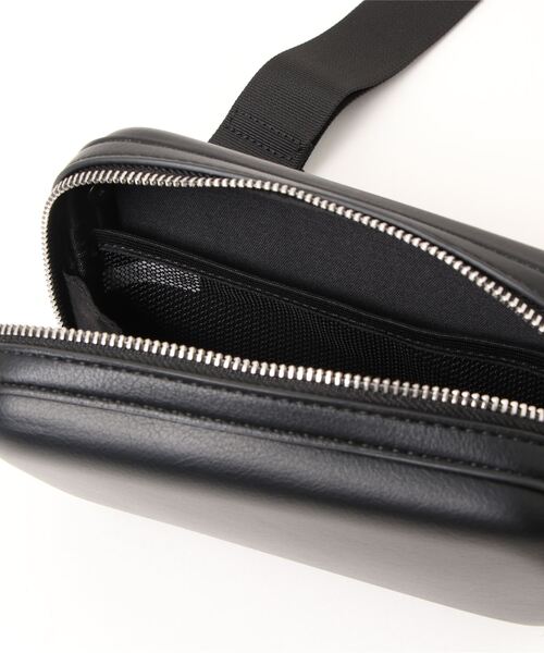 B.R.U（ブル）の「【男女兼用】コインケース付きハードケースバッグ（ショルダーバッグ・メンズ・ホワイト/ブラック・FREE）」の7枚目の写真