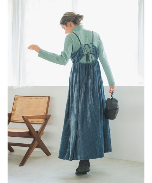 Ungrid(アングリッド)の「ベロアギャザーキャミワンピース(ワンピース・レディース・マスタード/ブルー/ブラック・FREE)」の15枚目の写真