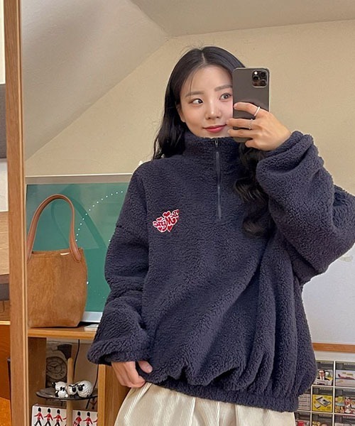 SONA(ソナ)の「SONA 英文ポイントボアハーフジップアップトレーナー(その他トップス・レディース・ライトベージュ/ブラック/ネイビー・FREE)」の6枚目の写真