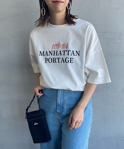 Manhattan Portage（マンハッタンポーテージ）の「【VERY 5月号掲載】[MANHATTAN PORTAGE/マンハッタンポーテージ] 別注 ショート丈ロゴプリントTシャツ（Tシャツ/カットソー・レディース・グリーン/ホワイト/グレー/ブラック・F）」の9枚目の写真