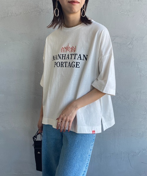 Manhattan Portage（マンハッタンポーテージ）の「【VERY 5月号掲載】[MANHATTAN PORTAGE/マンハッタンポーテージ] 別注 ショート丈ロゴプリントTシャツ（Tシャツ/カットソー・レディース・グリーン/ホワイト/グレー/ブラック・F）」の13枚目の写真