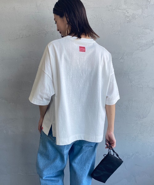 Manhattan Portage（マンハッタンポーテージ）の「【VERY 5月号掲載】[MANHATTAN PORTAGE/マンハッタンポーテージ] 別注 ショート丈ロゴプリントTシャツ（Tシャツ/カットソー・レディース・グリーン/ホワイト/グレー/ブラック・F）」の15枚目の写真