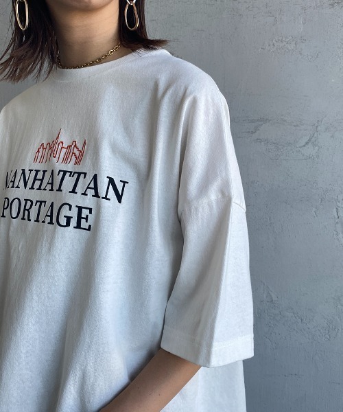Manhattan Portage（マンハッタンポーテージ）の「【VERY 5月号掲載】[MANHATTAN PORTAGE/マンハッタンポーテージ] 別注 ショート丈ロゴプリントTシャツ（Tシャツ/カットソー・レディース・グリーン/ホワイト/グレー/ブラック・F）」の19枚目の写真