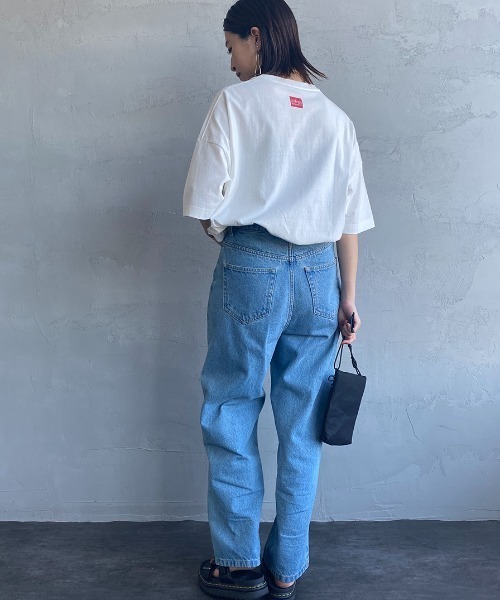 Manhattan Portage（マンハッタンポーテージ）の「【VERY 5月号掲載】[MANHATTAN PORTAGE/マンハッタンポーテージ] 別注 ショート丈ロゴプリントTシャツ（Tシャツ/カットソー・レディース・グリーン/ホワイト/グレー/ブラック・F）」の12枚目の写真