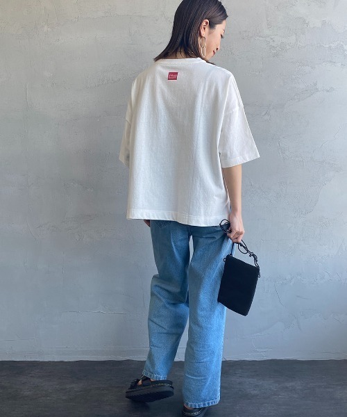 Manhattan Portage（マンハッタンポーテージ）の「【VERY 5月号掲載】[MANHATTAN PORTAGE/マンハッタンポーテージ] 別注 ショート丈ロゴプリントTシャツ（Tシャツ/カットソー・レディース・グリーン/ホワイト/グレー/ブラック・F）」の18枚目の写真