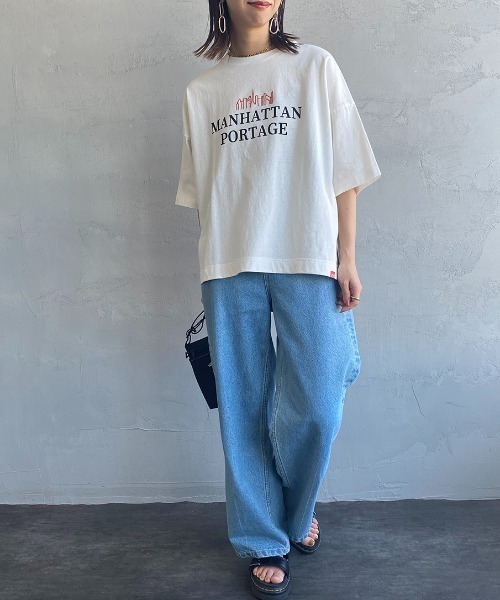 Manhattan Portage（マンハッタンポーテージ）の「【VERY 5月号掲載】[MANHATTAN PORTAGE/マンハッタンポーテージ] 別注 ショート丈ロゴプリントTシャツ（Tシャツ/カットソー・レディース・グリーン/ホワイト/グレー/ブラック・F）」の16枚目の写真