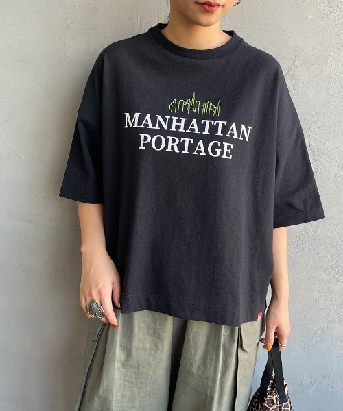 Manhattan Portage（マンハッタンポーテージ）の「【VERY 5月号掲載】[MANHATTAN PORTAGE/マンハッタンポーテージ] 別注 ショート丈ロゴプリントTシャツ（Tシャツ/カットソー・レディース・グリーン/ホワイト/グレー/ブラック・F）」の22枚目の写真