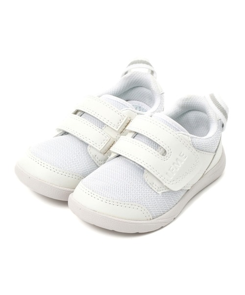 IFME（イフミー）の「SCHOOL｜IFME 息するソール上履きフレキシブルソールワンベルトタイプ（スリッポン・キッズ・ホワイト/ネイビー/レッド・18.5cm/17.0cm/17.5cm/19.5cm/19.0cm/15.0cm/16.0cm/20.5cm/20.0cm/15.5cm/16.5cm/21.0cm/18.0cm/21.5cm/23.5cm/22.5cm/22.0cm/24.0cm/23.0cm）」の2枚目の写真