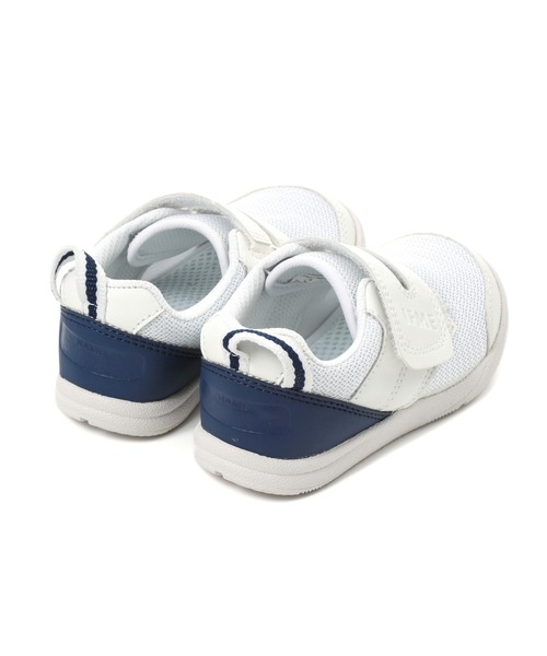 IFME（イフミー）の「SCHOOL｜IFME 息するソール上履きフレキシブルソールワンベルトタイプ（スリッポン・キッズ・ホワイト/ネイビー/レッド・18.5cm/17.0cm/17.5cm/19.5cm/19.0cm/15.0cm/16.0cm/20.5cm/20.0cm/15.5cm/16.5cm/21.0cm/18.0cm/21.5cm/23.5cm/22.5cm/22.0cm/24.0cm/23.0cm）」の5枚目の写真